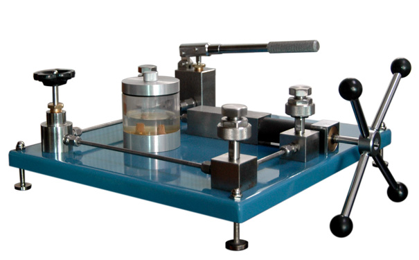 YJY-100型壓力表校驗器